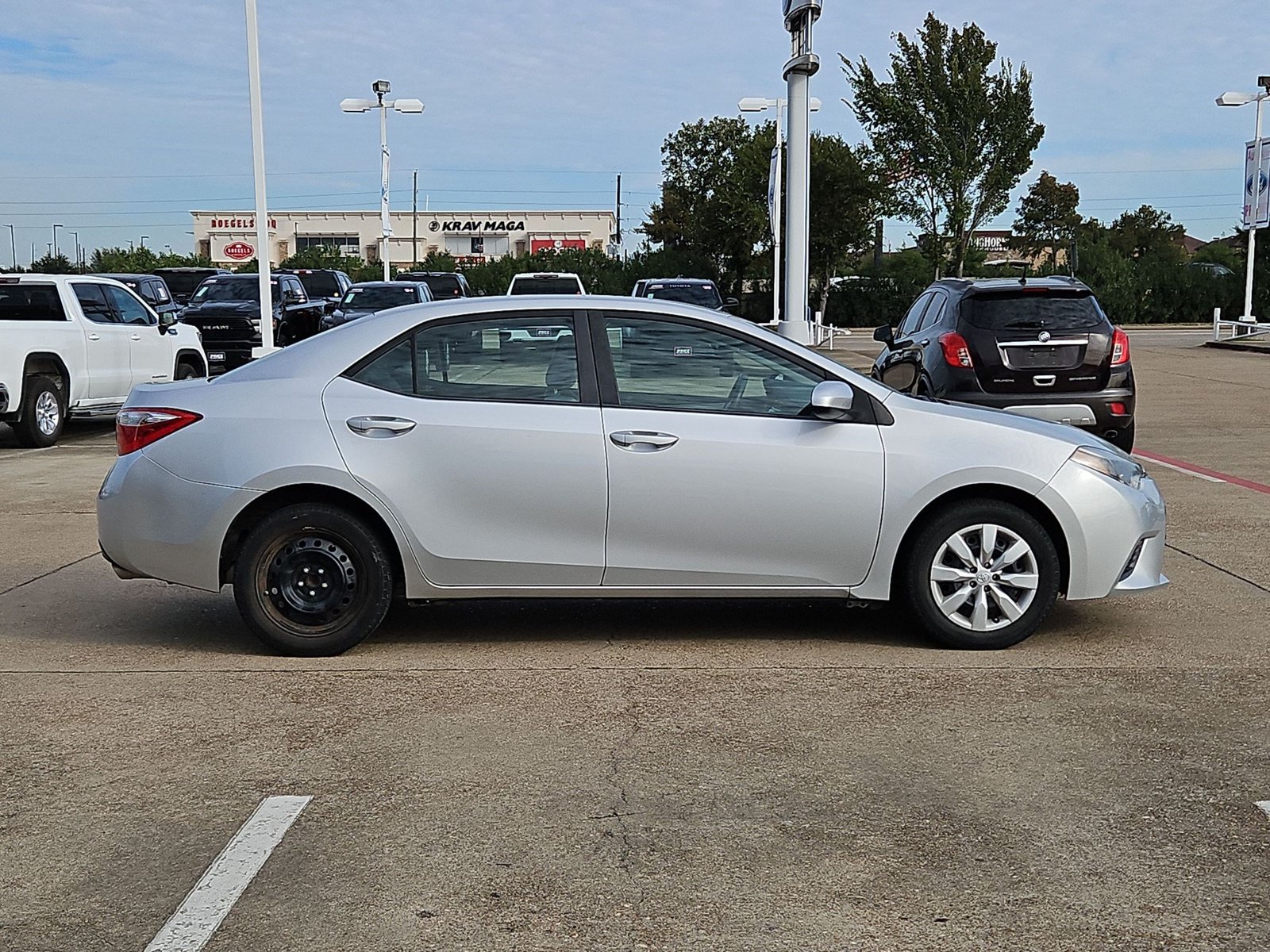 Used 2016 Toyota Corolla LE 4dr Car