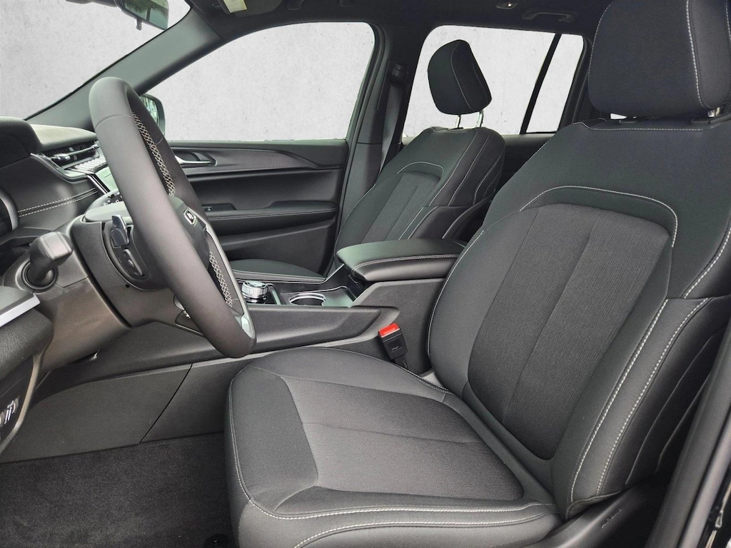 New 2026 Jeep Grand Cherokee Laredo SUV