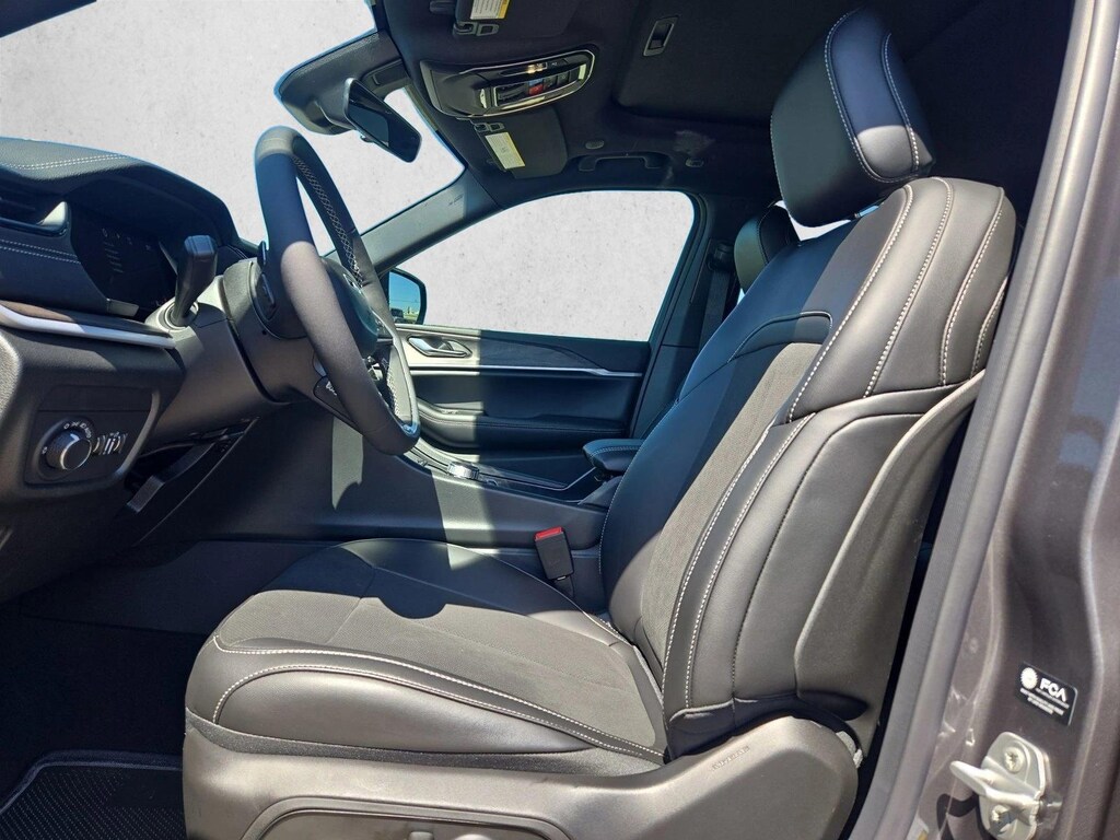 New 2026 Jeep Grand Cherokee Laredo Altitude SUV