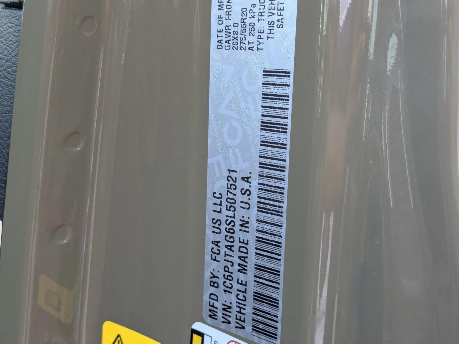 2025 Jeep Gladiator Nighthawk - Photo 17