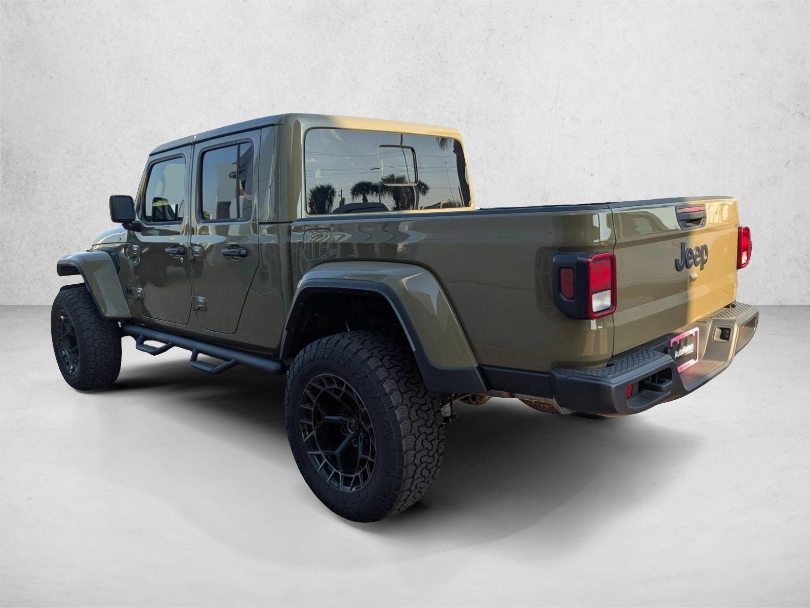 2025 Jeep Gladiator Nighthawk - Photo 9