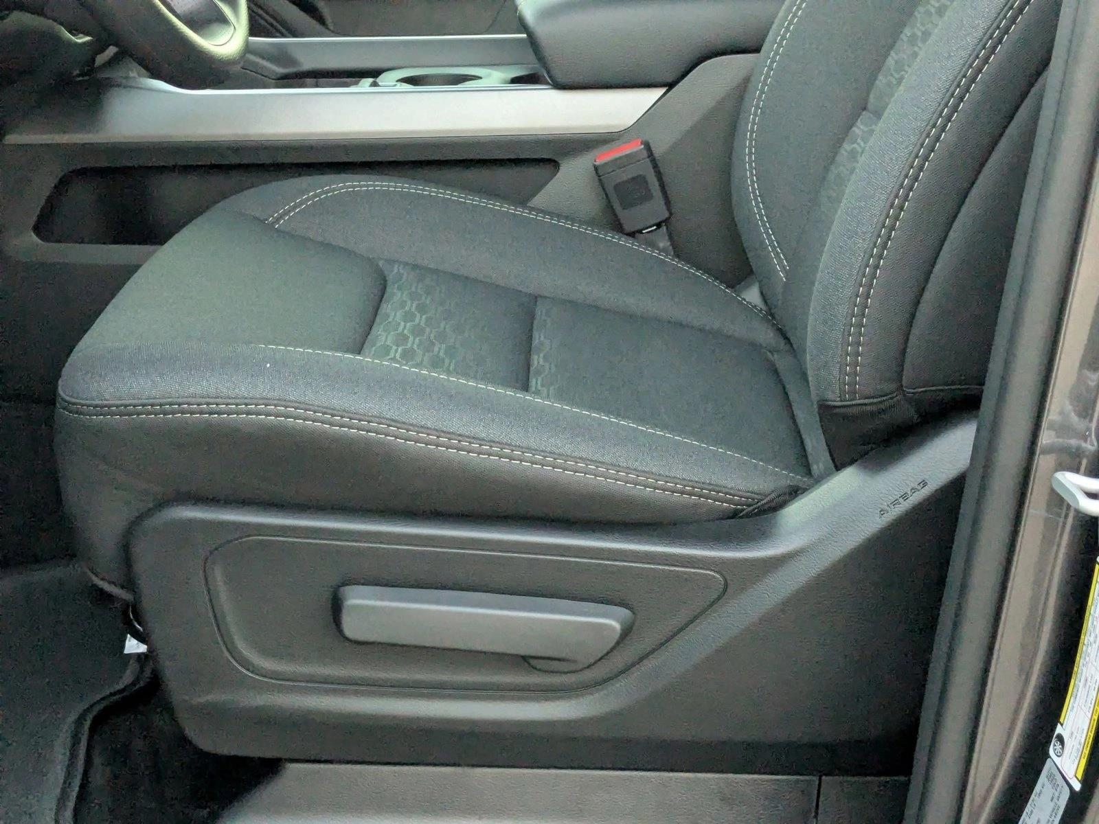 2025 Ram 1500 Tradesman photo 3