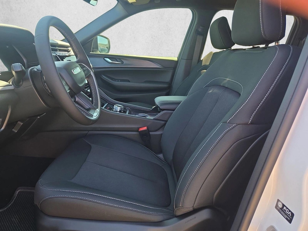New 2026 Jeep Grand Cherokee Laredo SUV