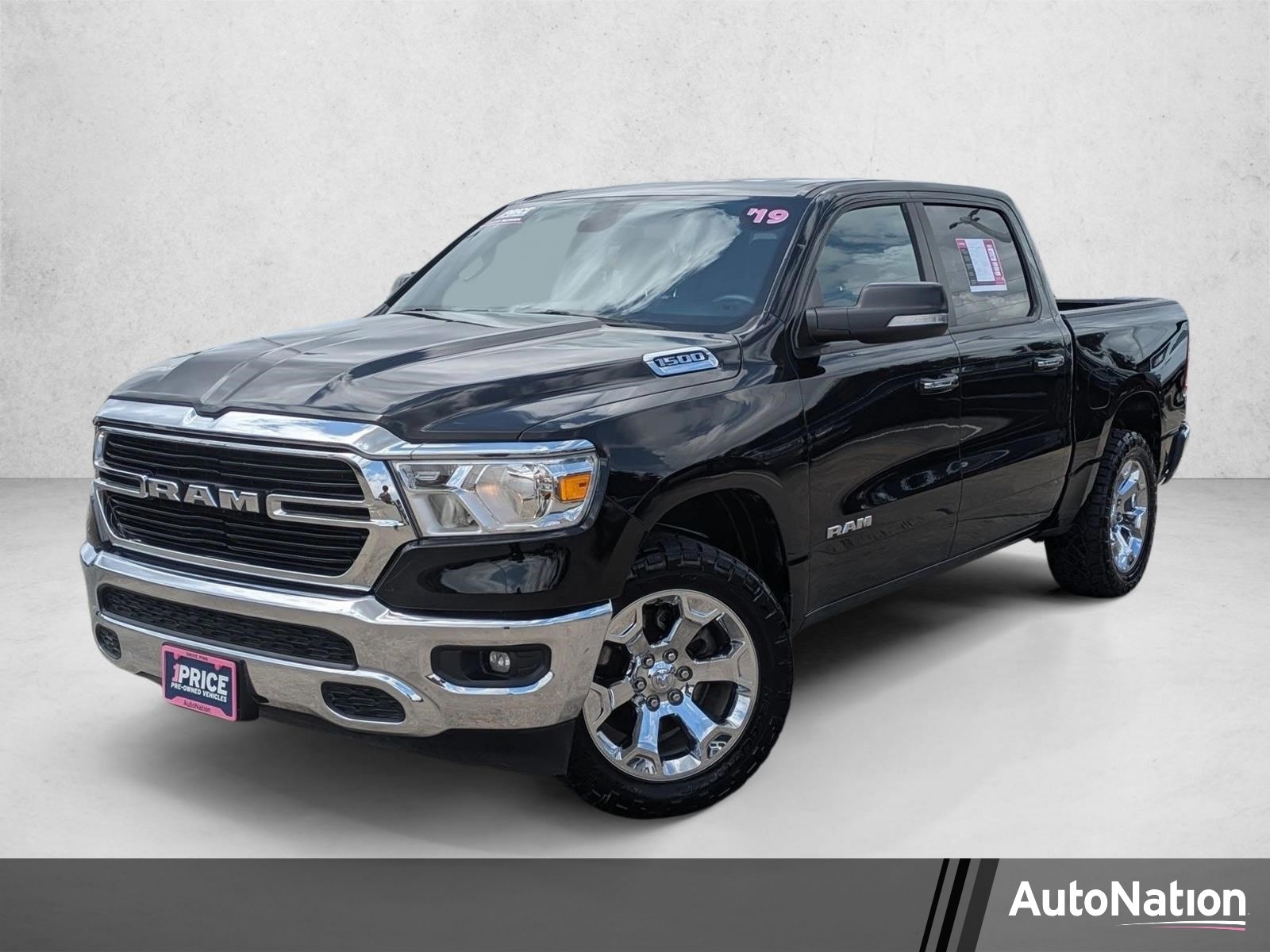 2019 RAM 1500 Big Horn/Lone Star 4x4 Crew Cab 5'7's photo