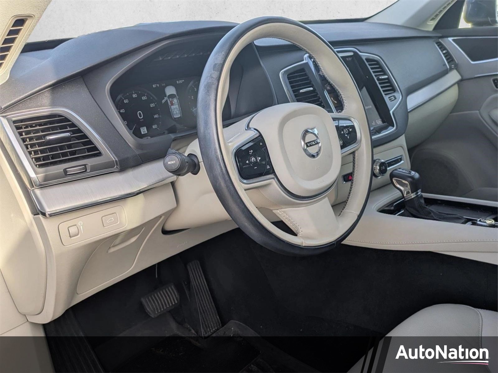 2021 Volvo XC90 T5 Momentum FWD's photo