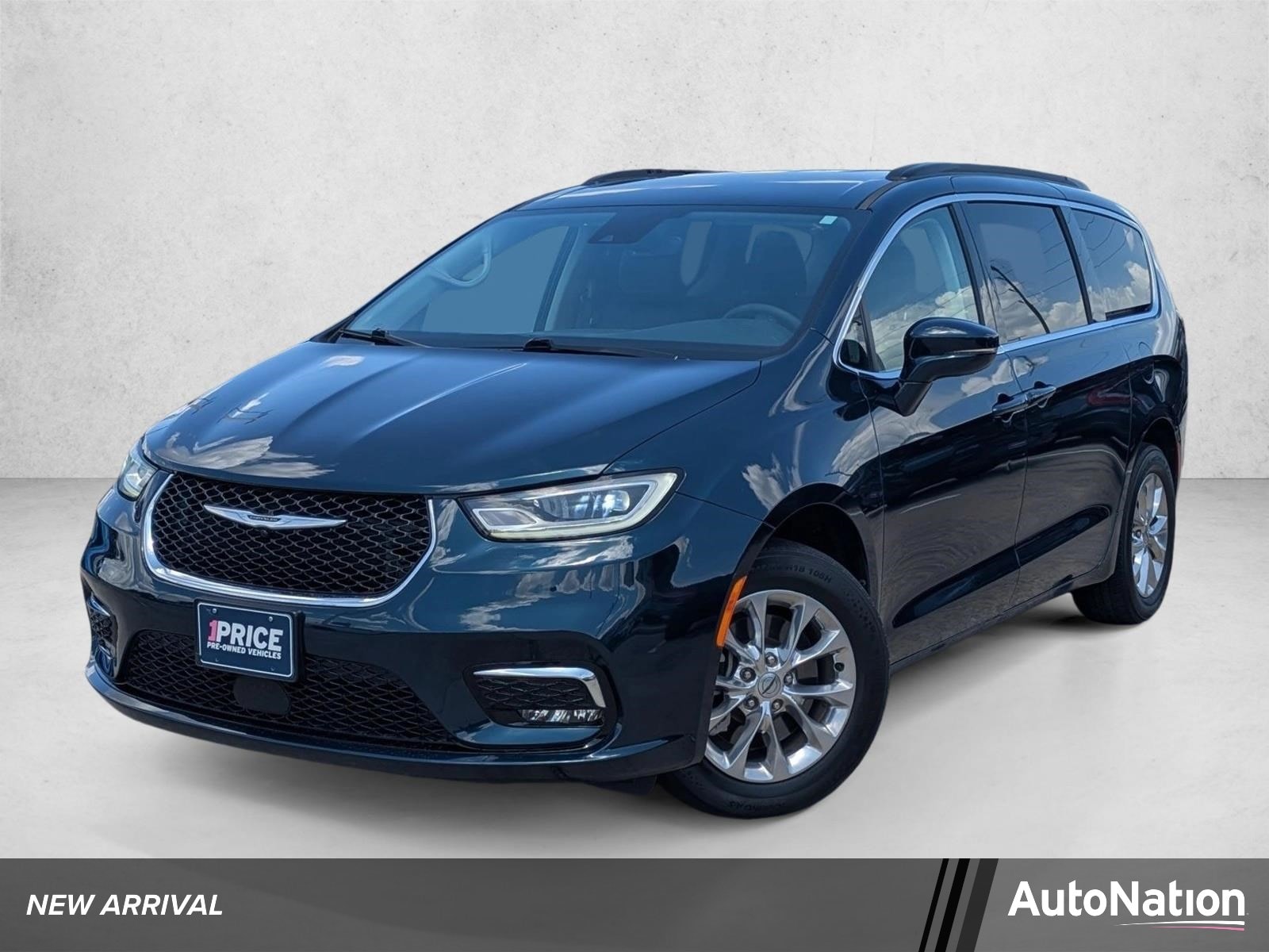 2022 Chrysler Pacifica Touring L's photo