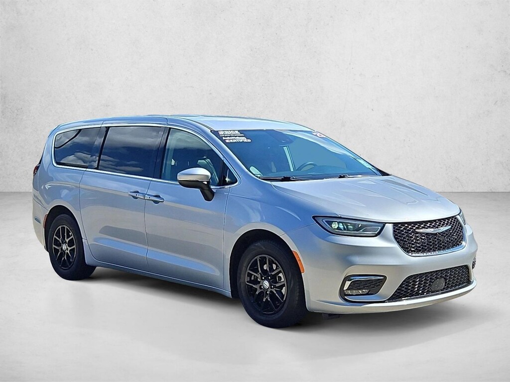 Used 2023 Chrysler Pacifica Touring L Mini-van Passenger