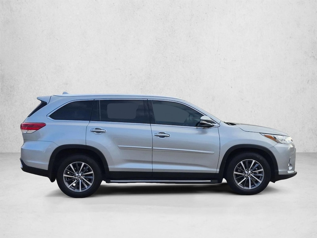 Used 2019 Toyota Highlander XLE Sport Utility