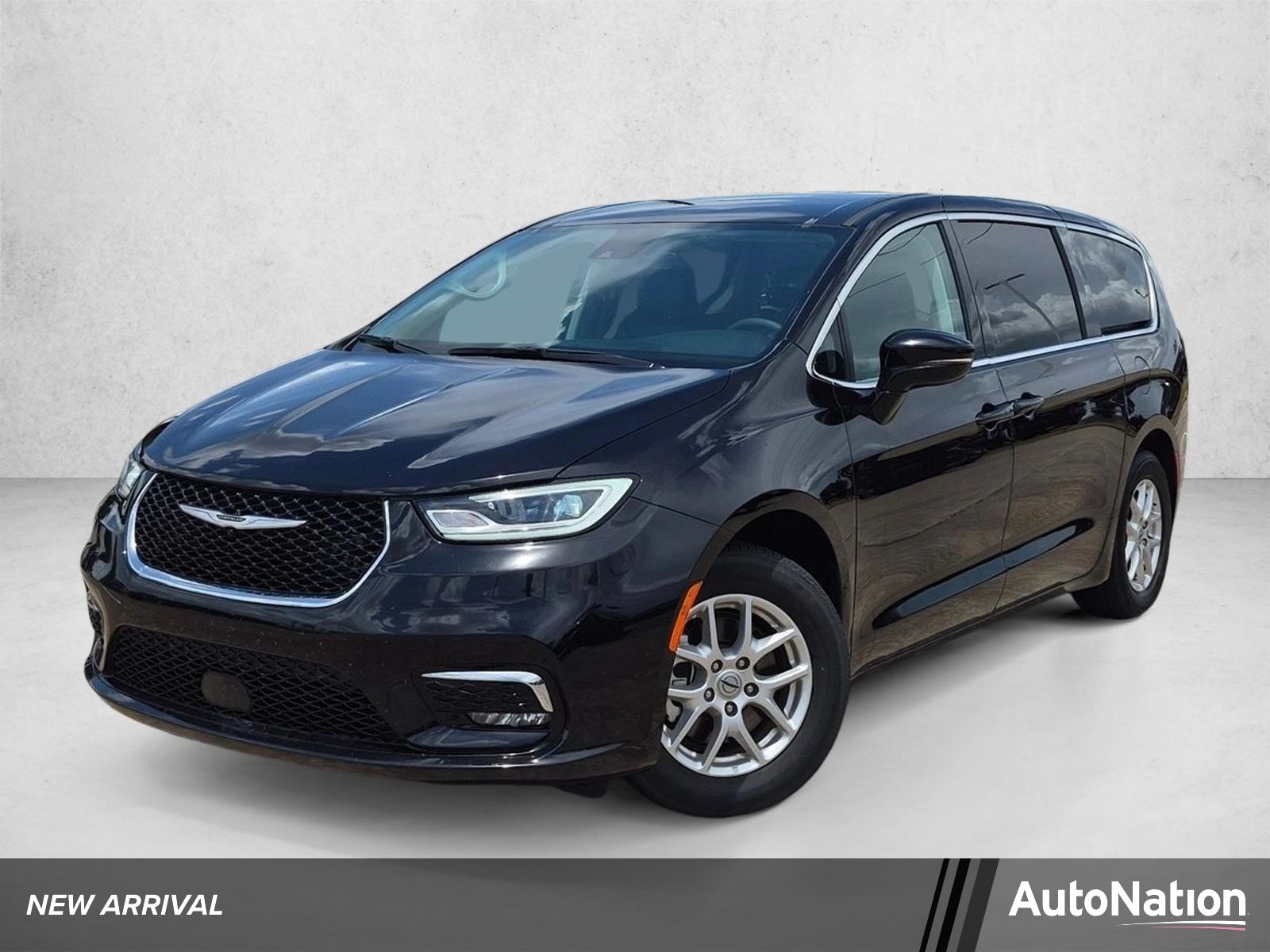 2024 Chrysler Pacifica Touring L's photo
