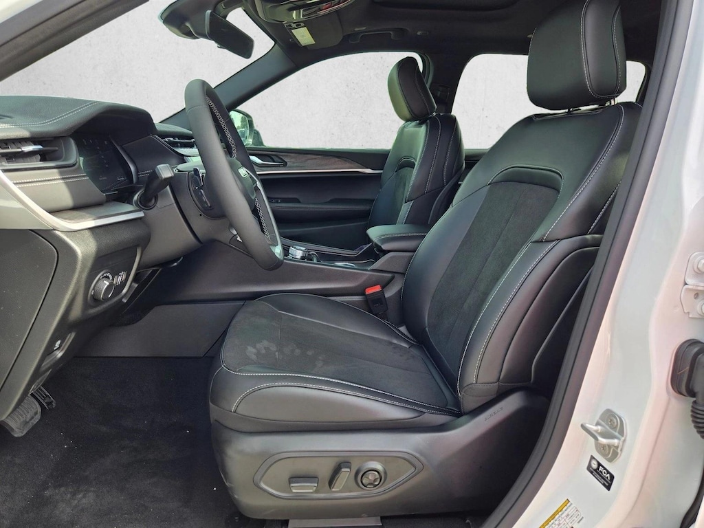 New 2026 Jeep Grand Cherokee L Laredo Altitude SUV