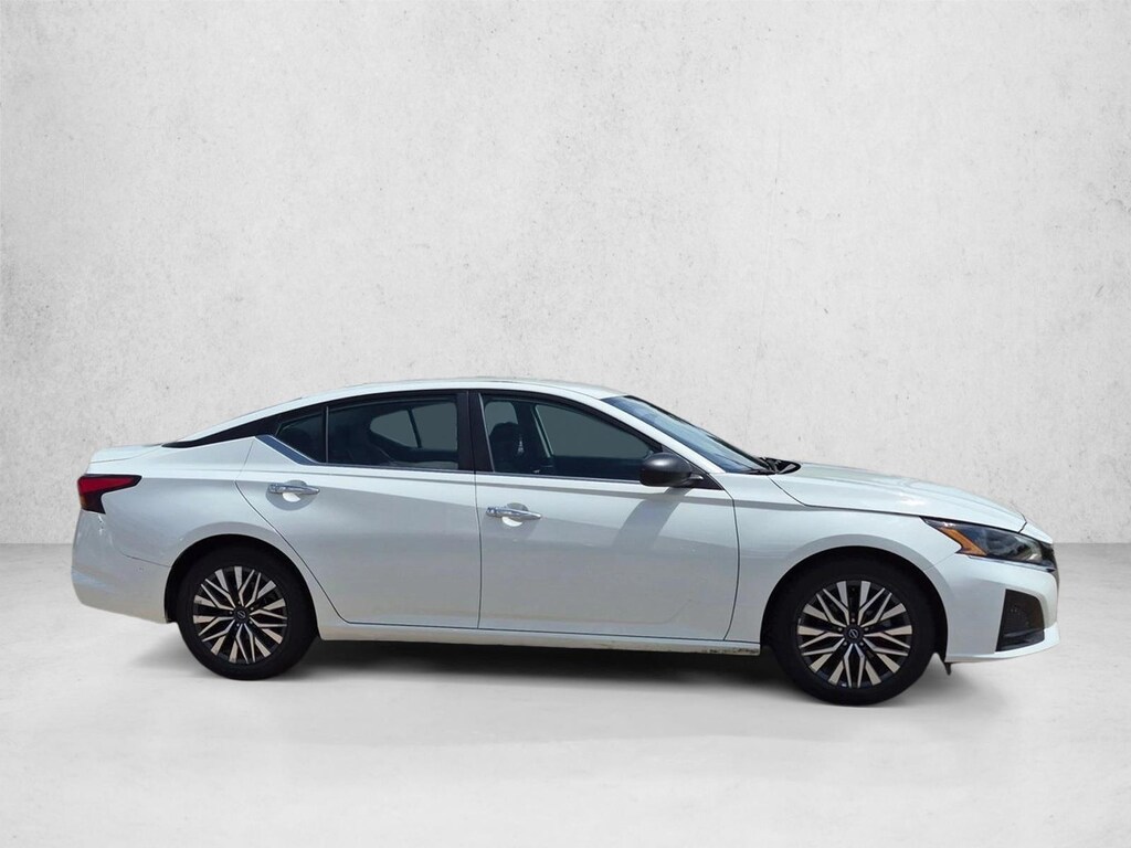 Used 2025 Nissan Altima SV 4dr Car