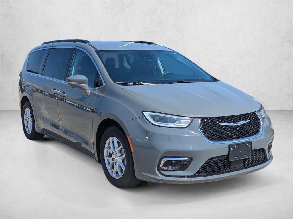 Used 2022 Chrysler Pacifica Touring L Mini-van Passenger