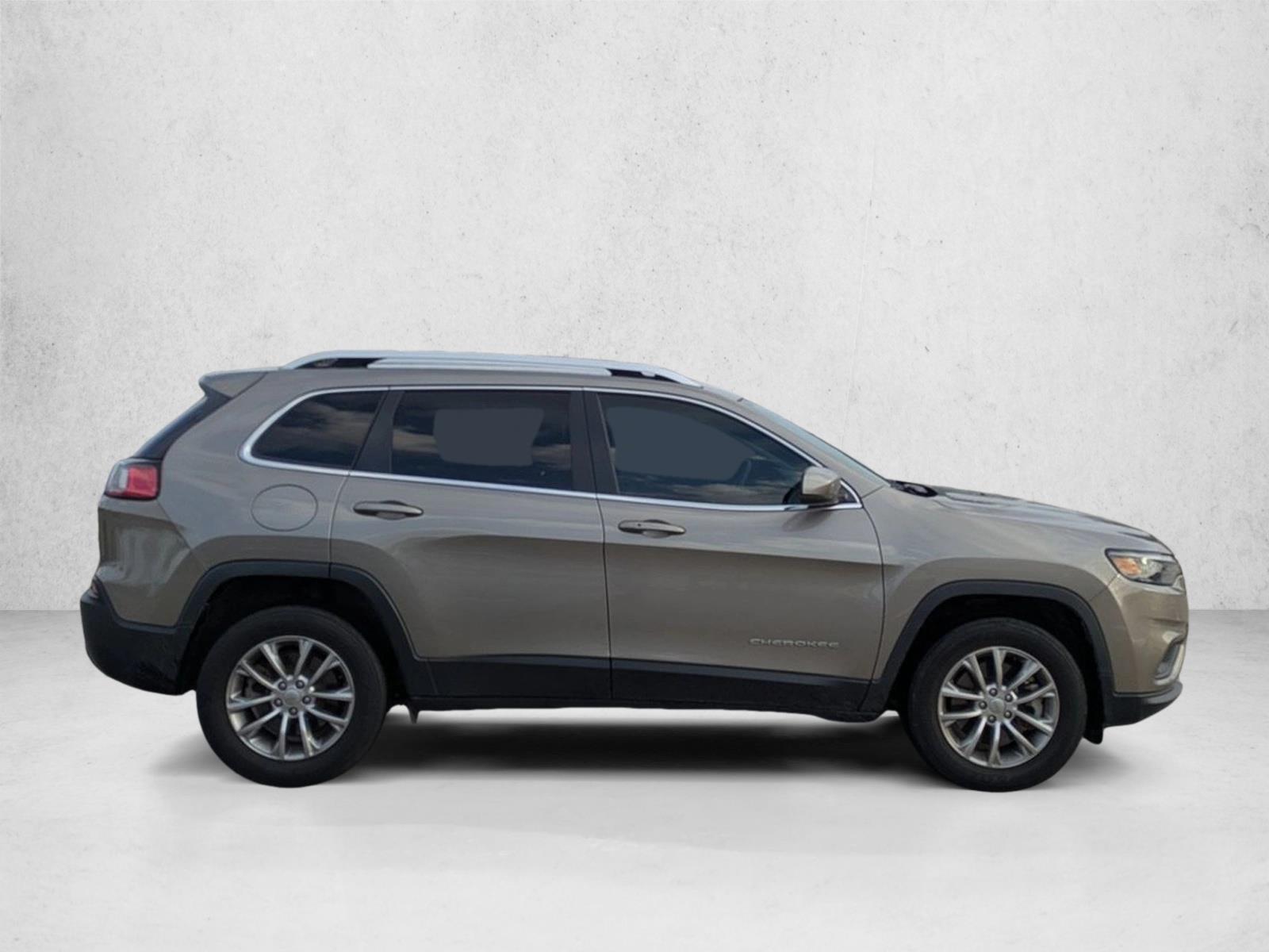 2021 Jeep Cherokee Latitude Lux photo 2
