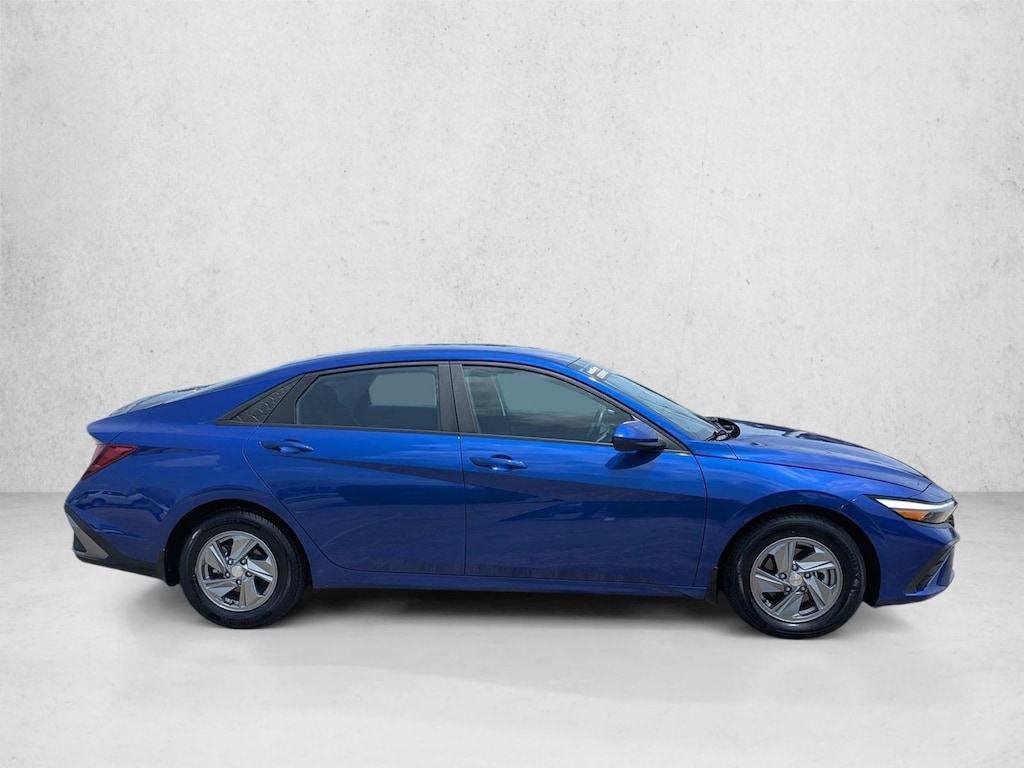 Used 2024 Hyundai Elantra SE 4dr Car