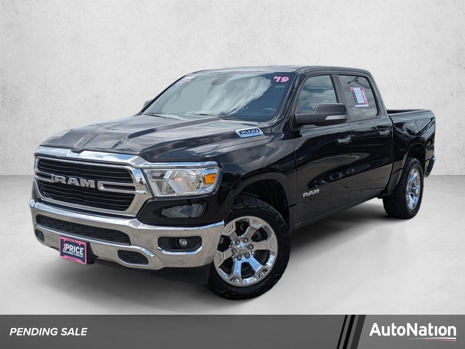 2019 RAM 1500 Big Horn/Lone Star 4x4 Crew Cab 5'7's photo