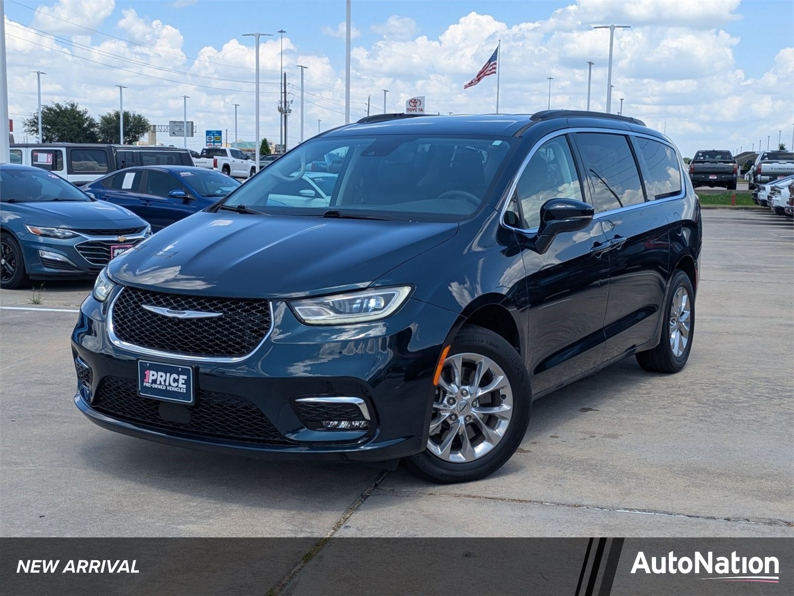 2022 Chrysler Pacifica Touring L's photo