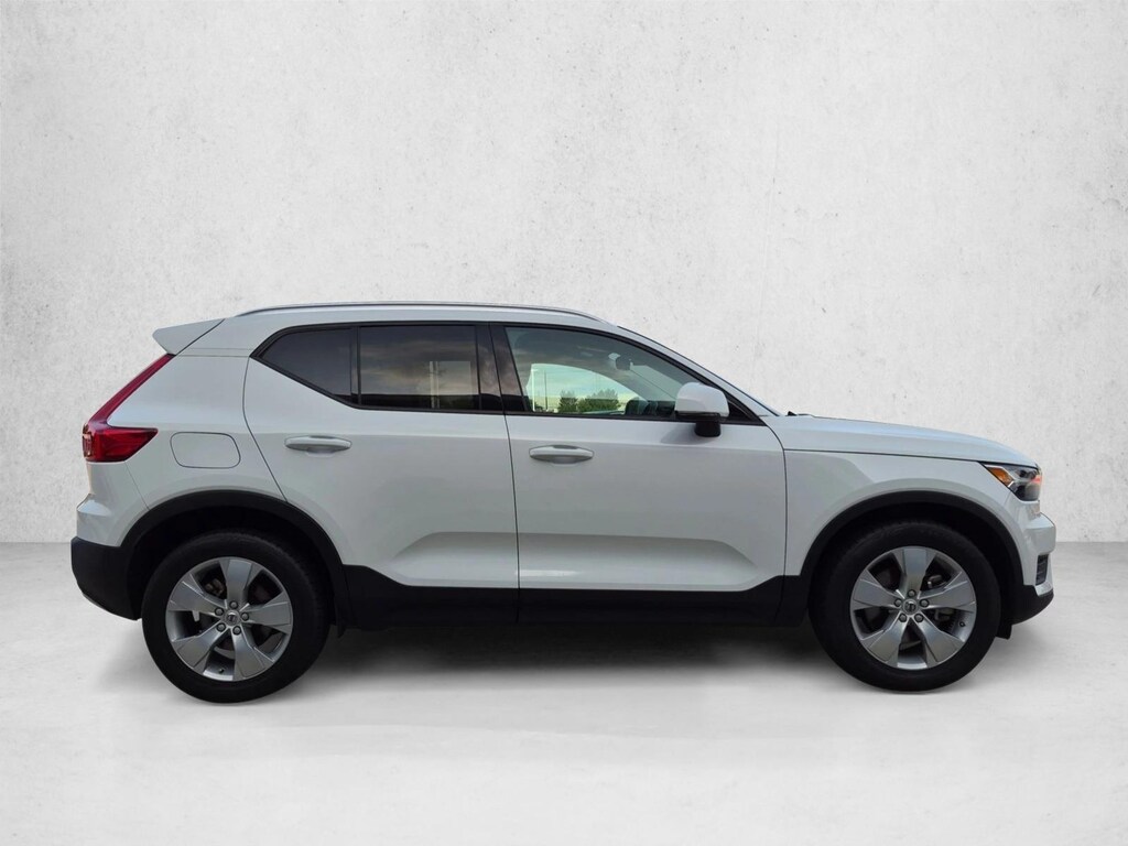Used 2019 Volvo XC40 Momentum Sport Utility