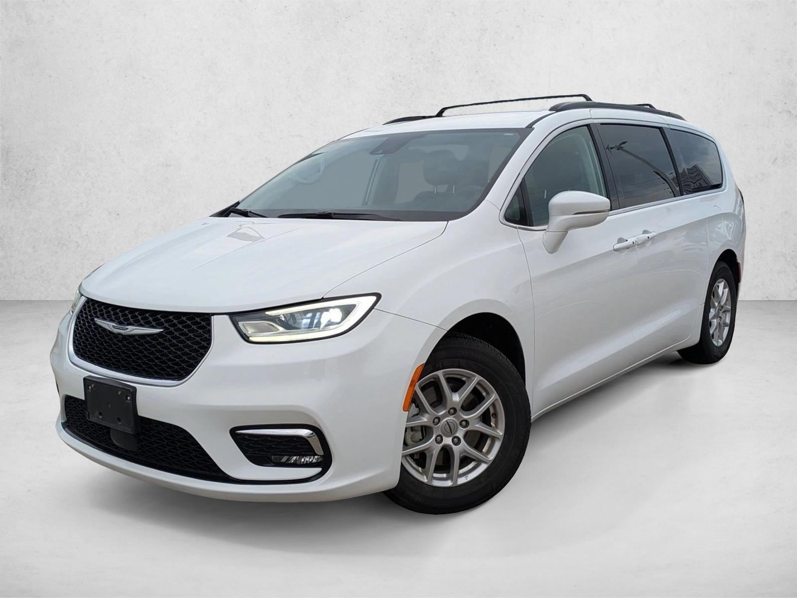 2022 Chrysler Pacifica Touring L's photo