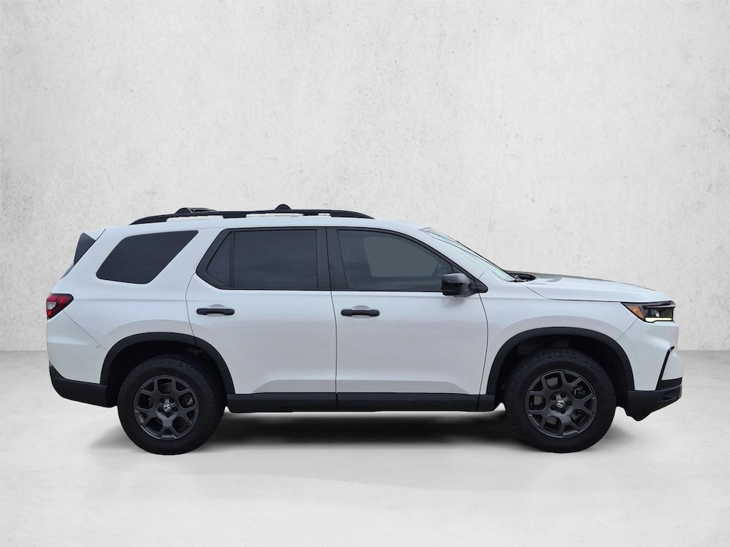 Used 2025 Honda Pilot TrailSport Sport Utility