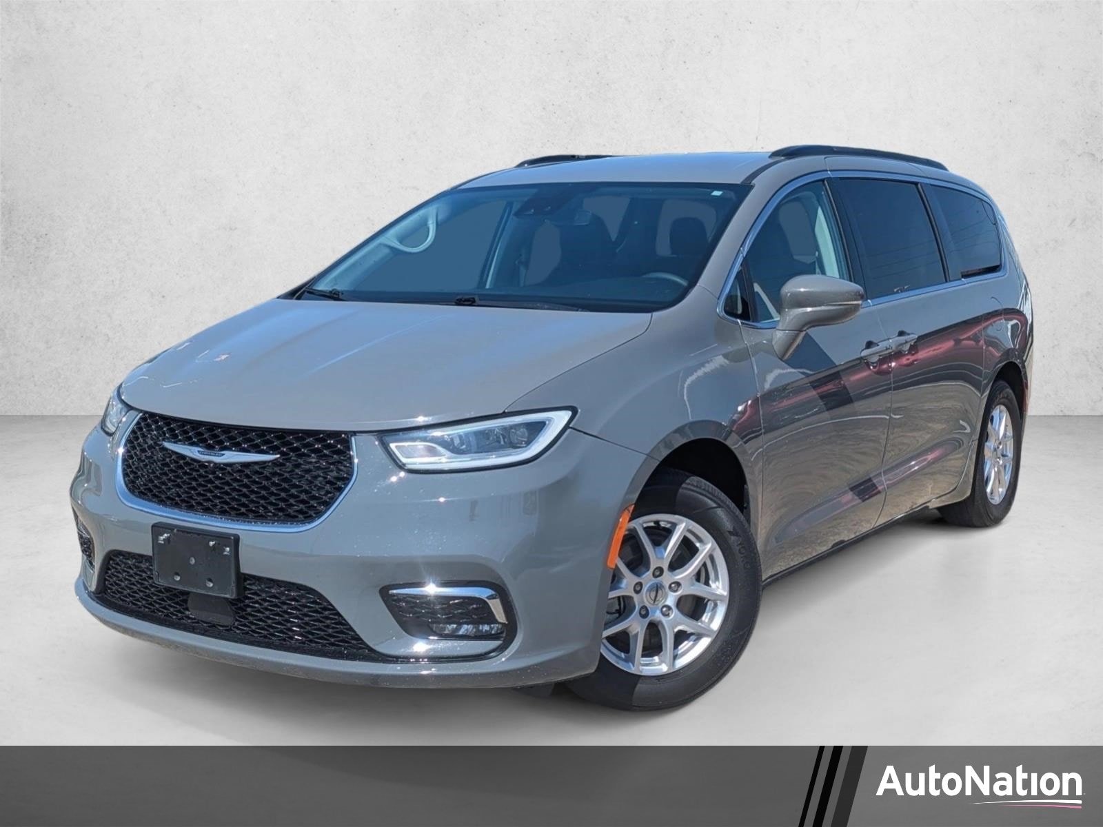 2022 Chrysler Pacifica Touring L's photo