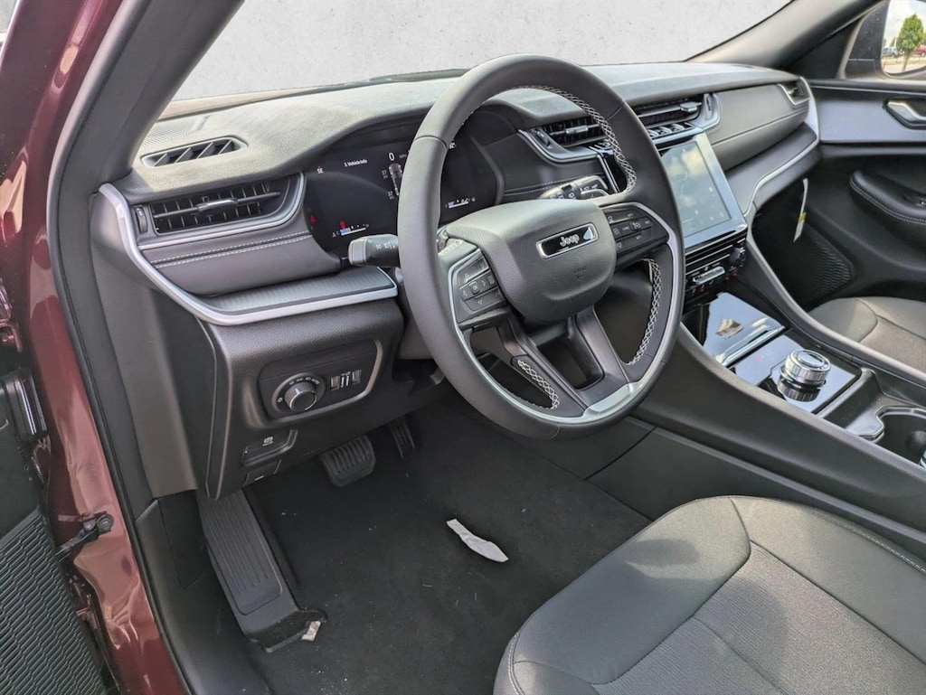 New 2025 Jeep Grand Cherokee Laredo SUV