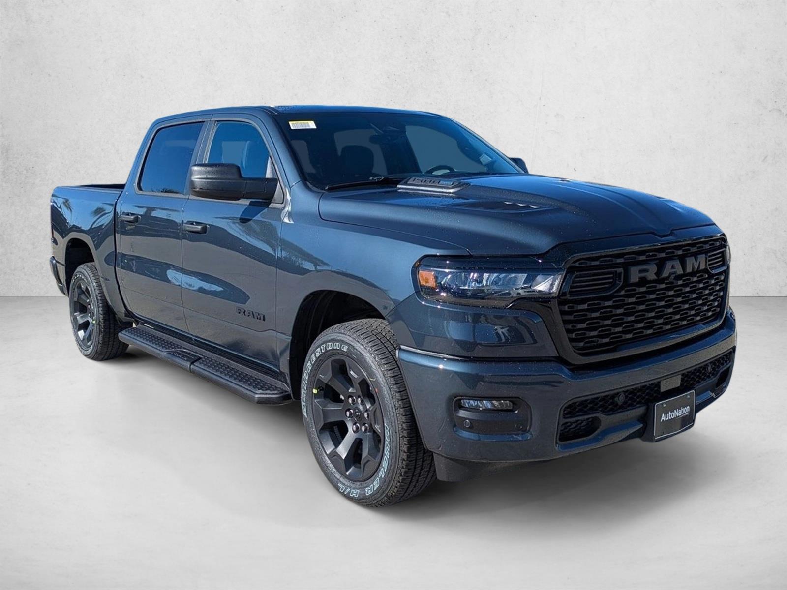 2025 Ram 1500 Tradesman photo 3