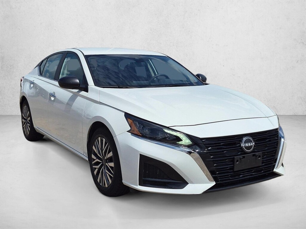 Used 2025 Nissan Altima SV 4dr Car