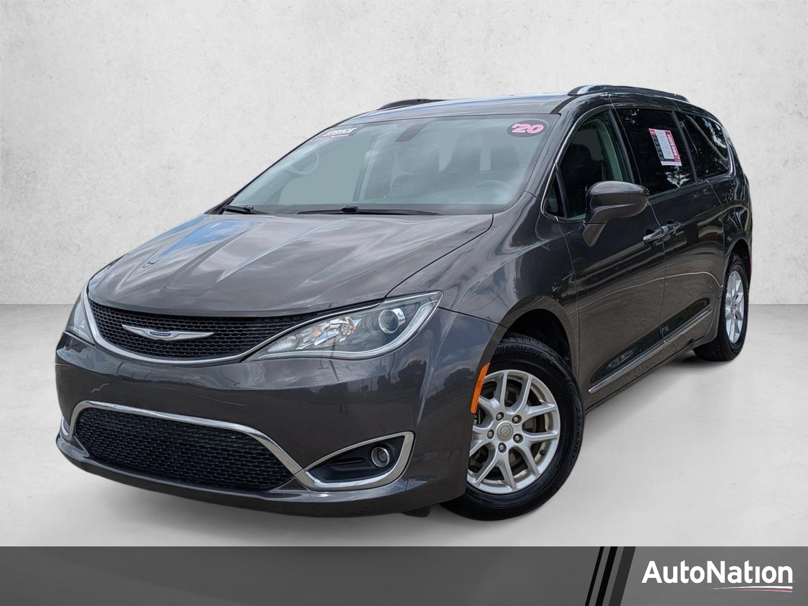 2020 Chrysler Pacifica Touring L's photo