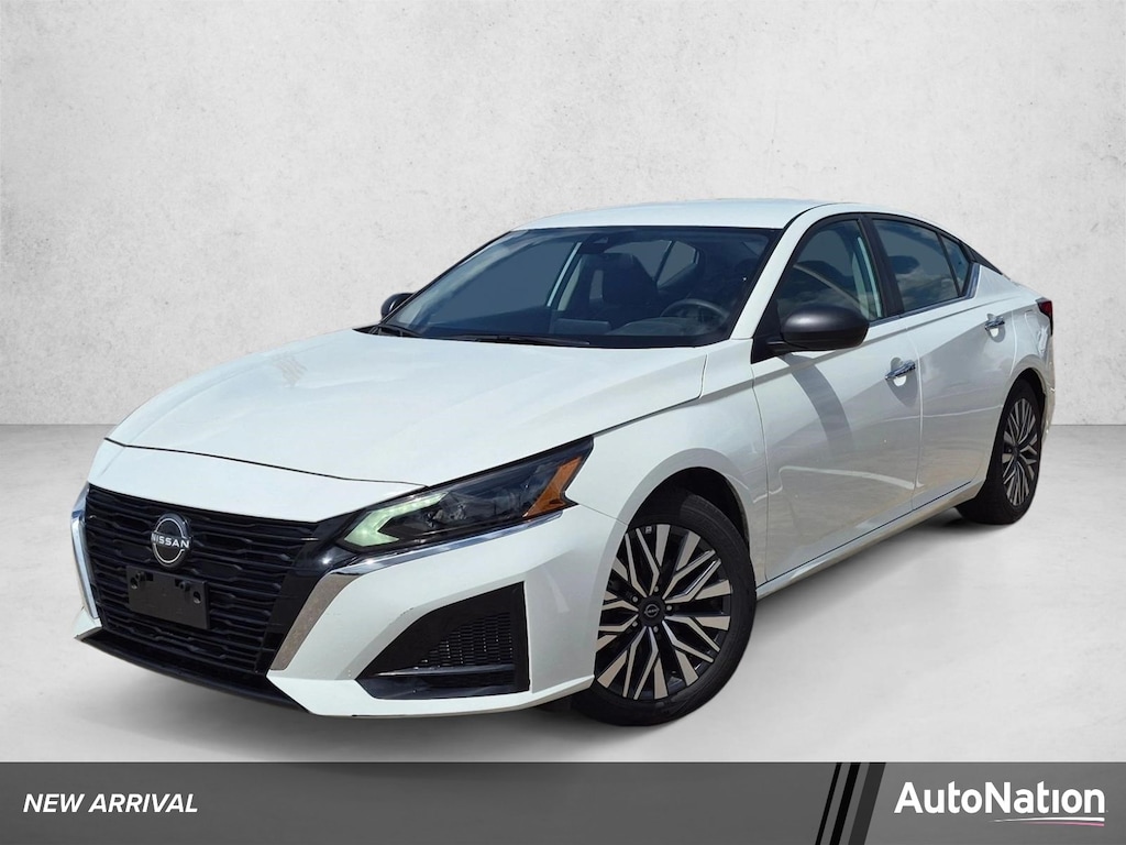 Used 2025 Nissan Altima SV 4dr Car