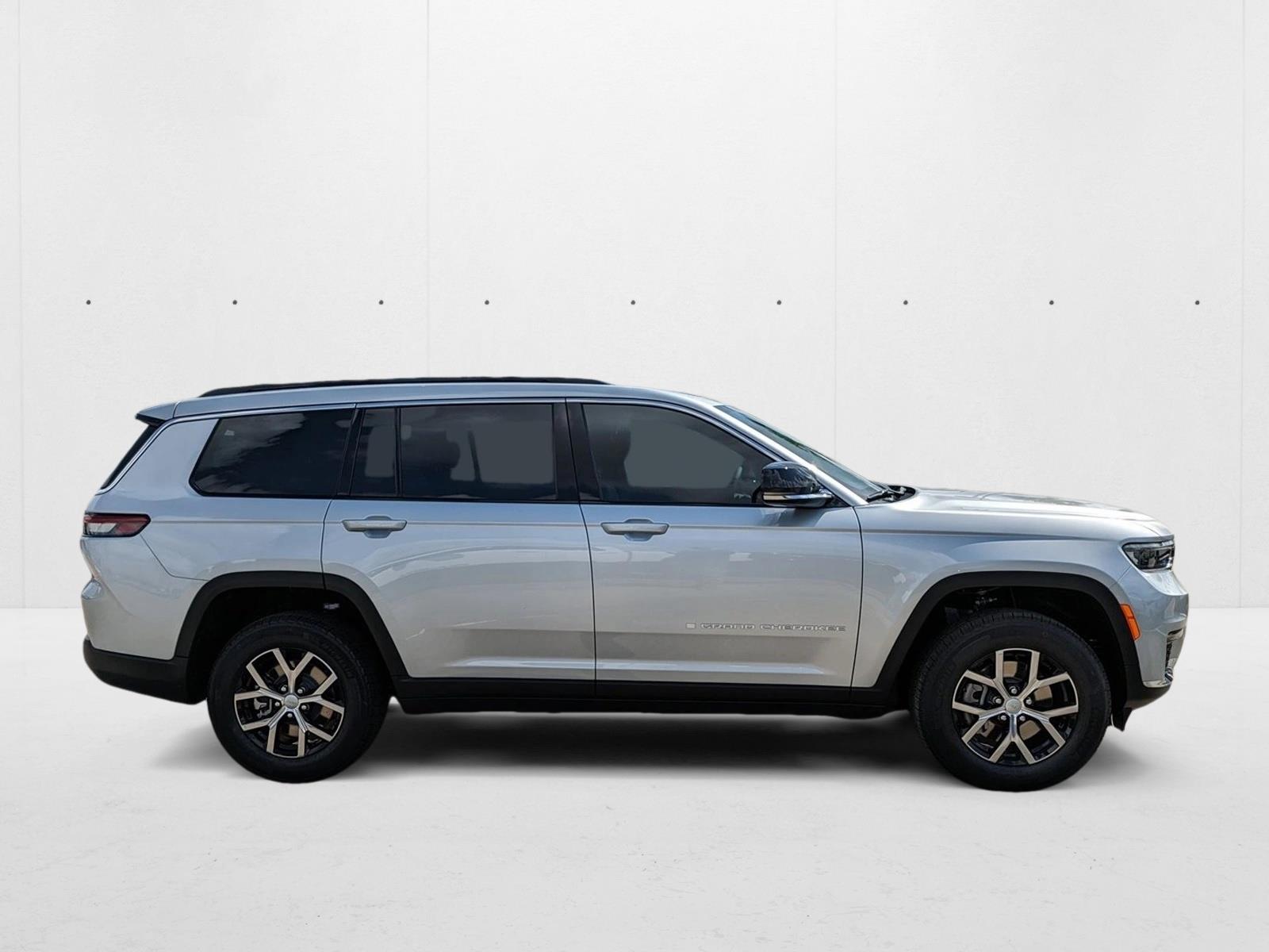 2025 Jeep Grand Cherokee Limited photo 3