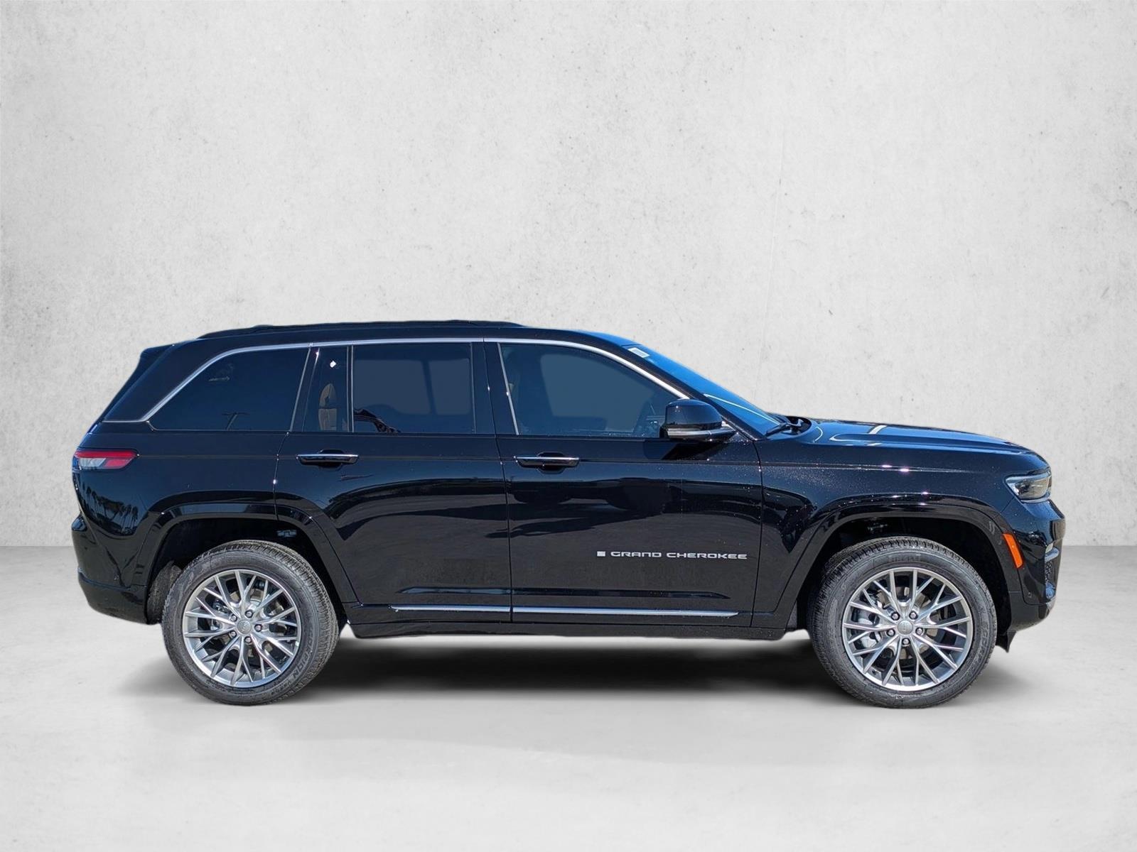 2025 Jeep Grand Cherokee Summit photo 3
