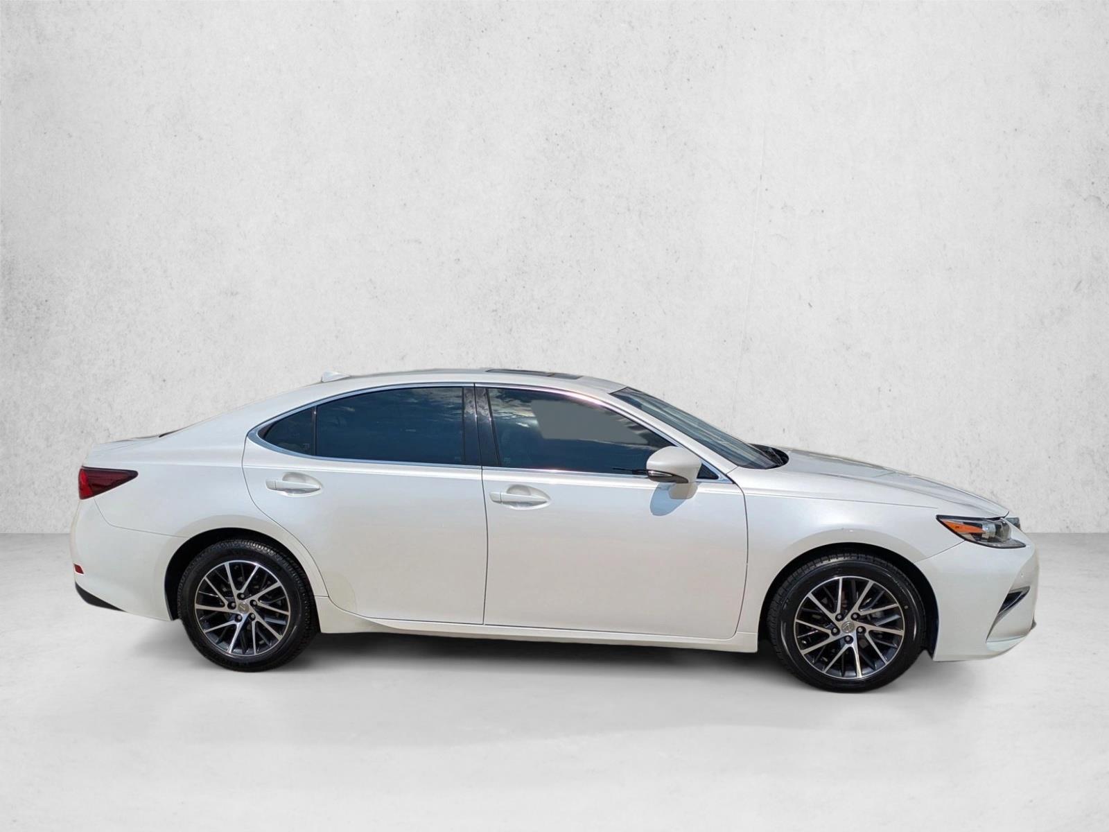 2017 Lexus ES 350 photo 4