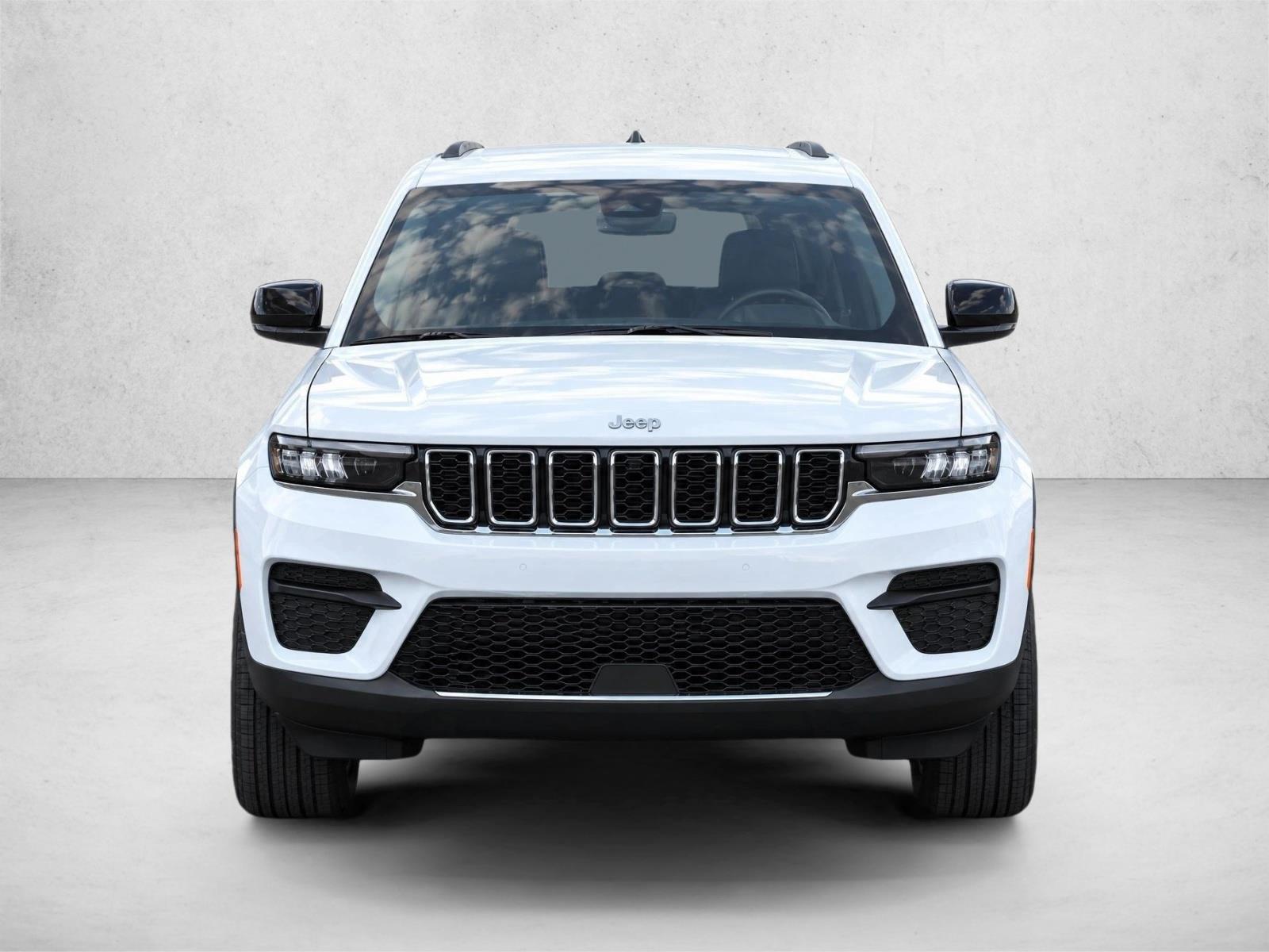 New 2027 Jeep Grand Cherokee Laredo SUV