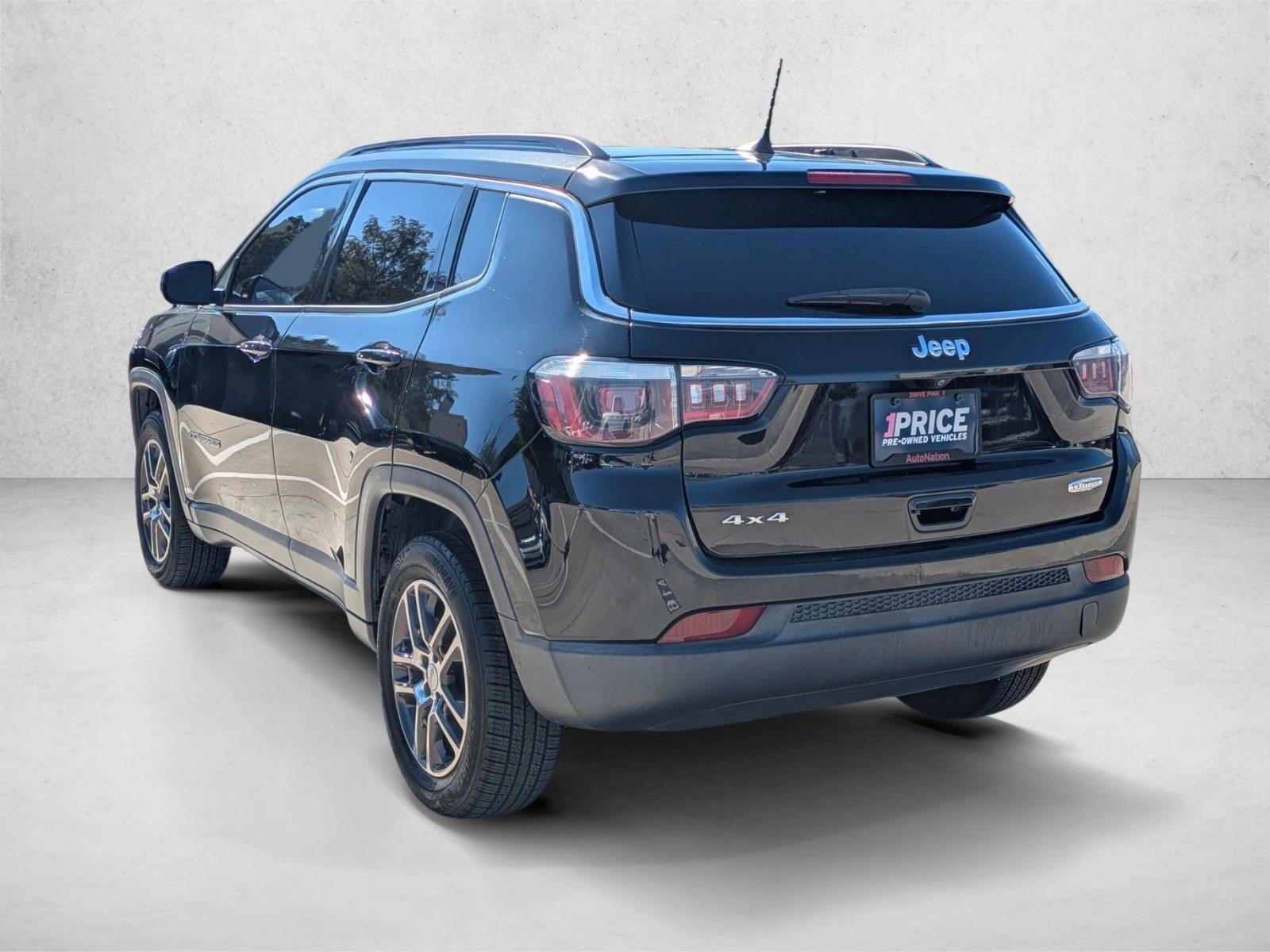 2018 Jeep Compass Latitude photo 2