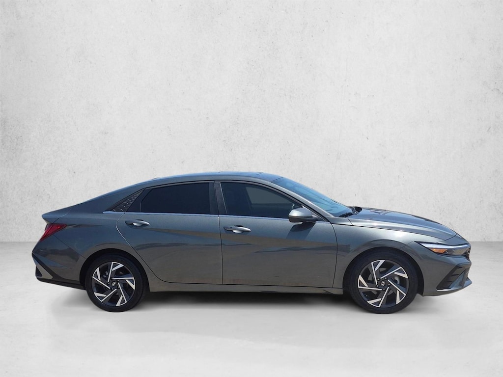 Used 2025 Hyundai Elantra SEL Convenience 4dr Car