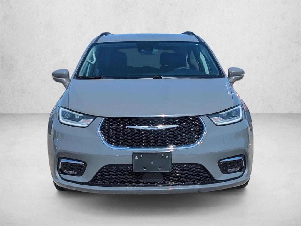 Used 2022 Chrysler Pacifica Touring L Mini-van Passenger