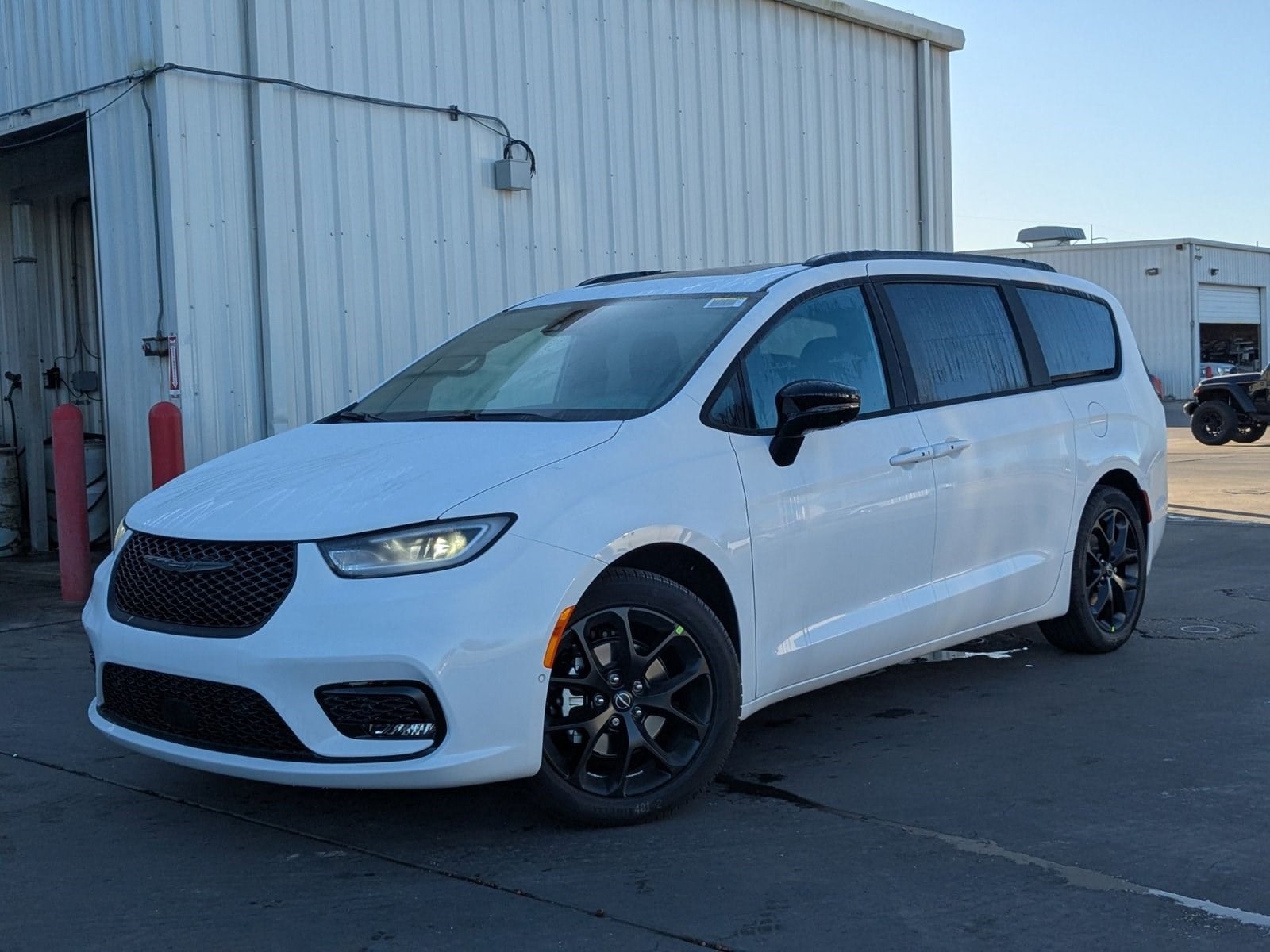 2026 Chrysler Pacifica Limited's photo