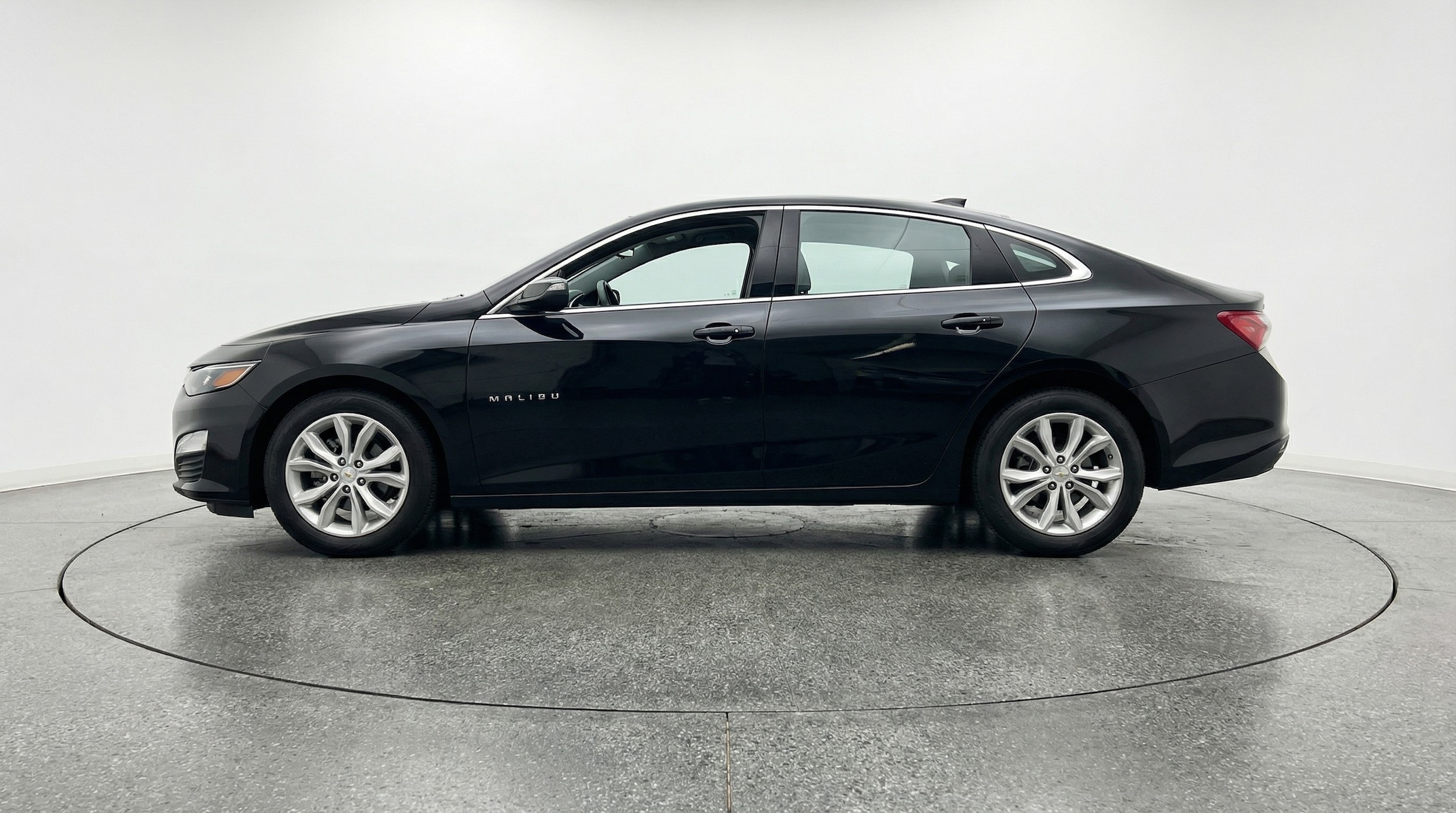 Thumbnail: 2024 Chevrolet Malibu - 4