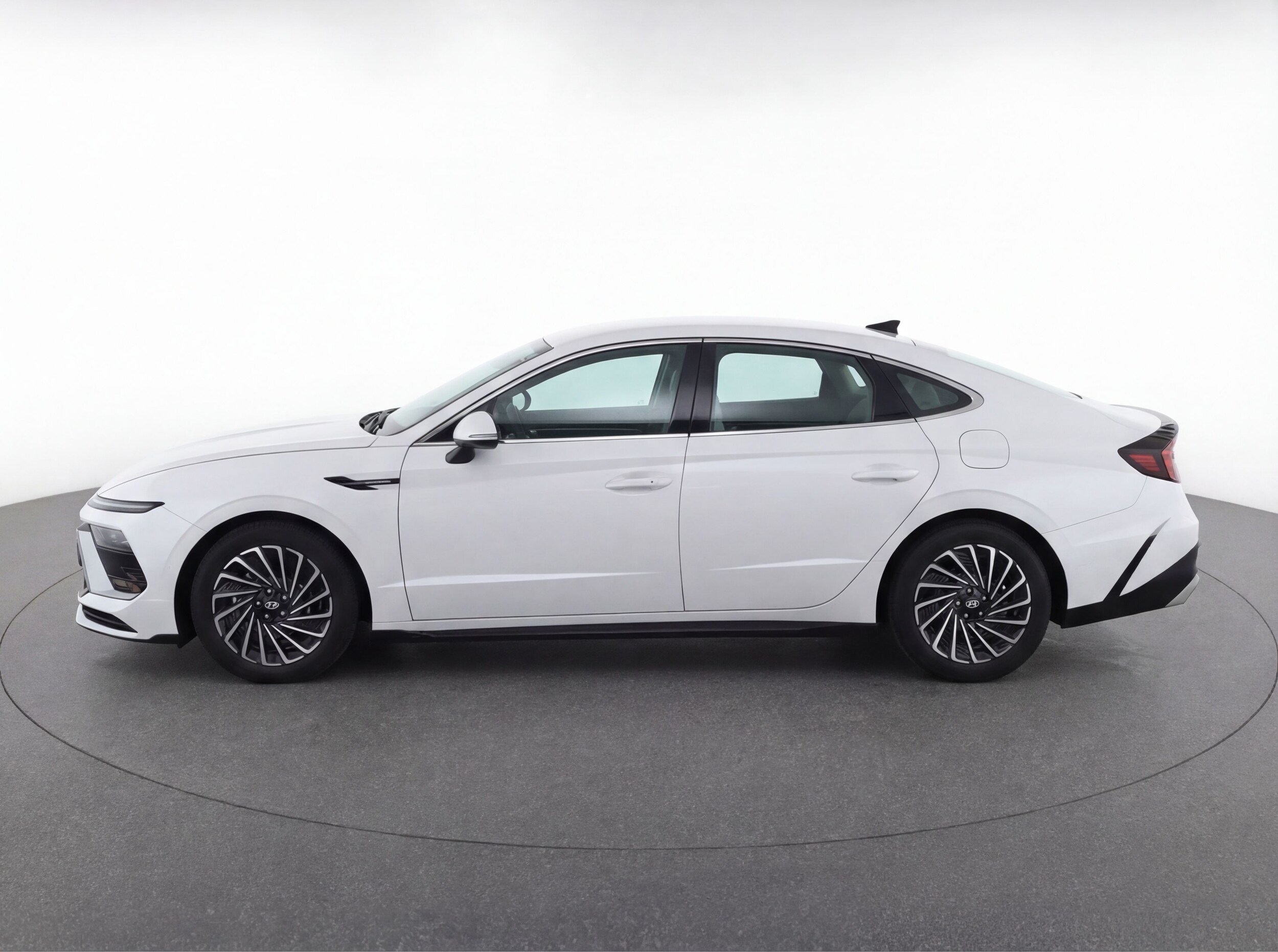 Thumbnail: 2024 Hyundai Sonata - 4