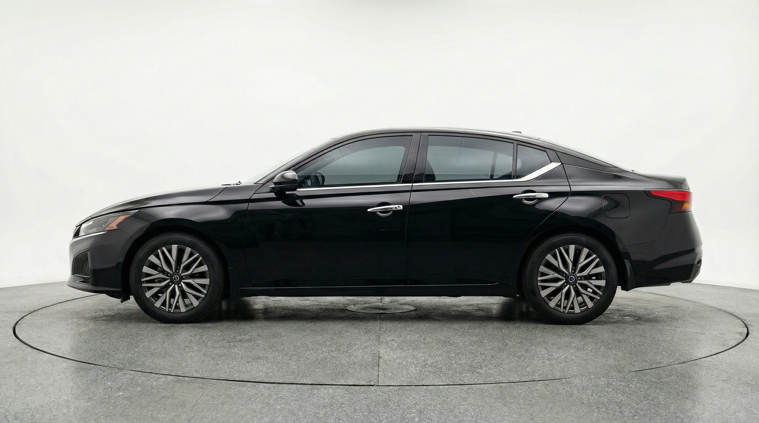 Thumbnail: 2025 Nissan Altima - 4