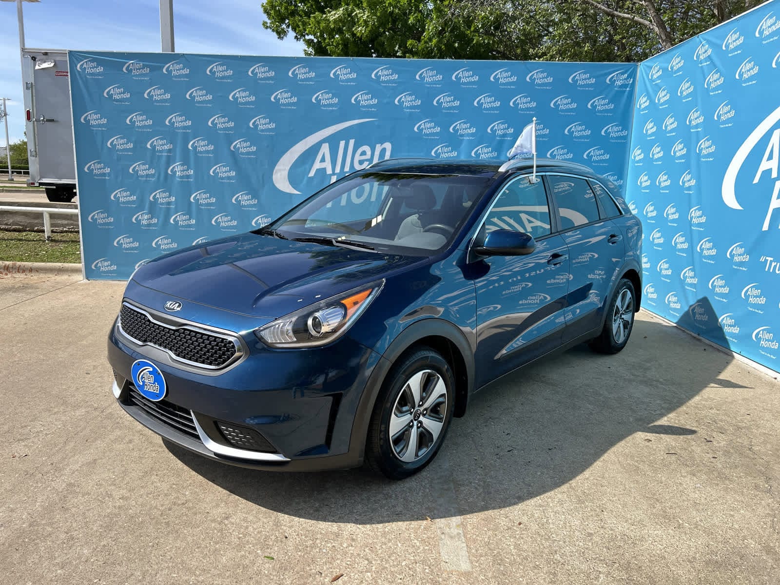 Used 2017 Kia Niro LX with VIN KNDCB3LC7H5088476 for sale in College Station, TX
