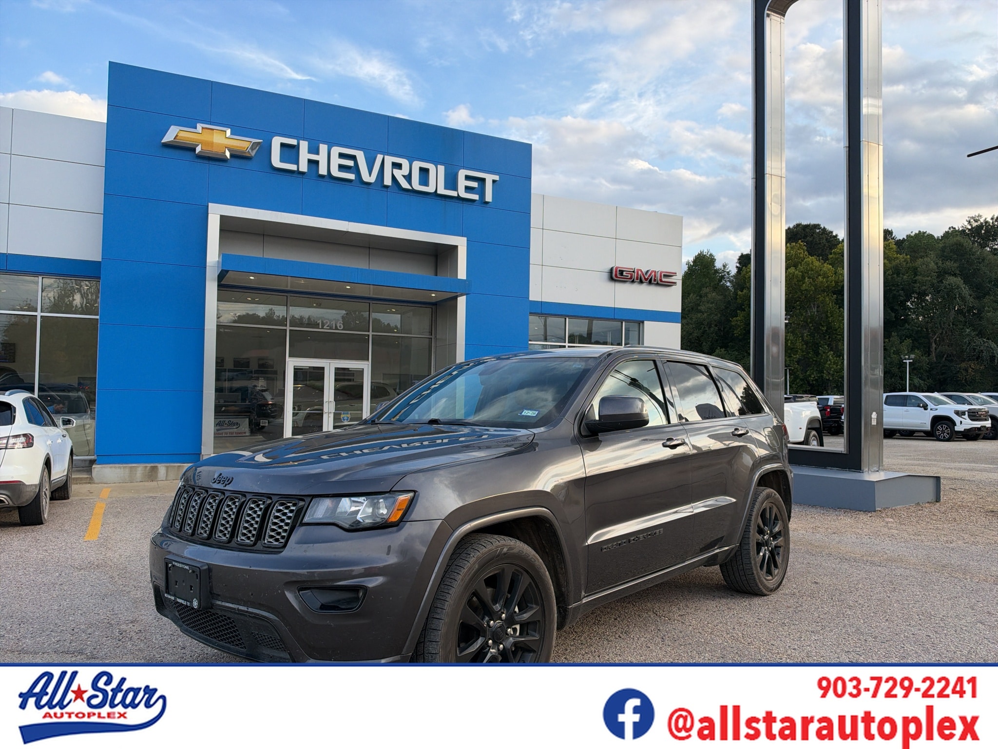 Used 2017 Jeep Grand Cherokee Altitude with VIN 1C4RJEAG6HC756780 for sale in Palestine, TX