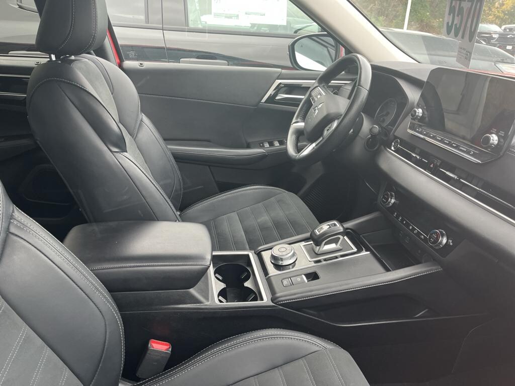 Used 2024 Mitsubishi Outlander SE