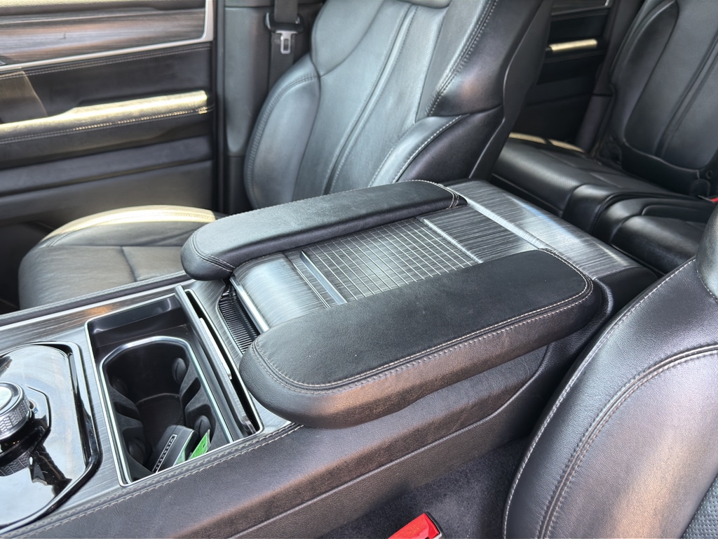 2024 Jeep Wagoneer L Series II - Photo 40