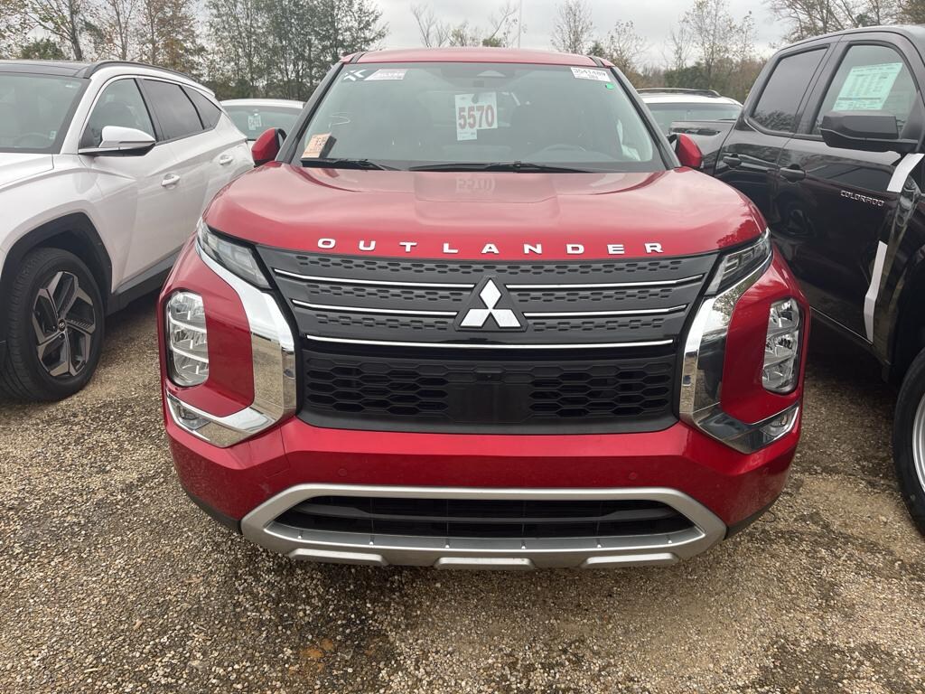 Used 2024 Mitsubishi Outlander SE