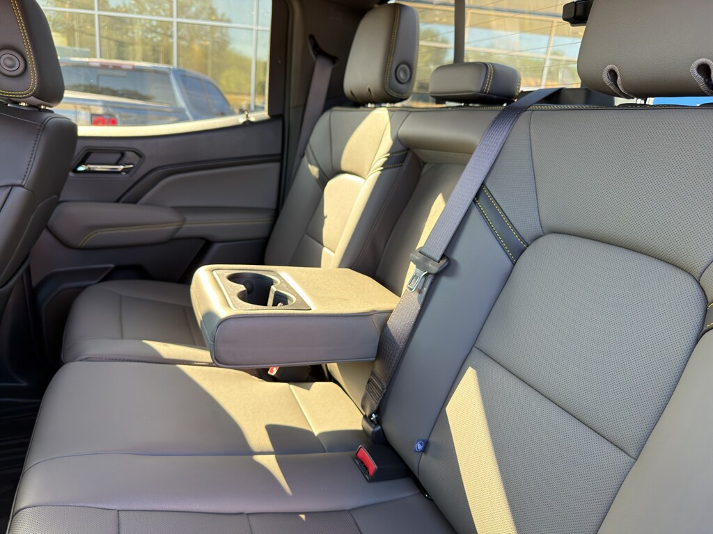 2026 Chevrolet Colorado ZR2 - Photo 16