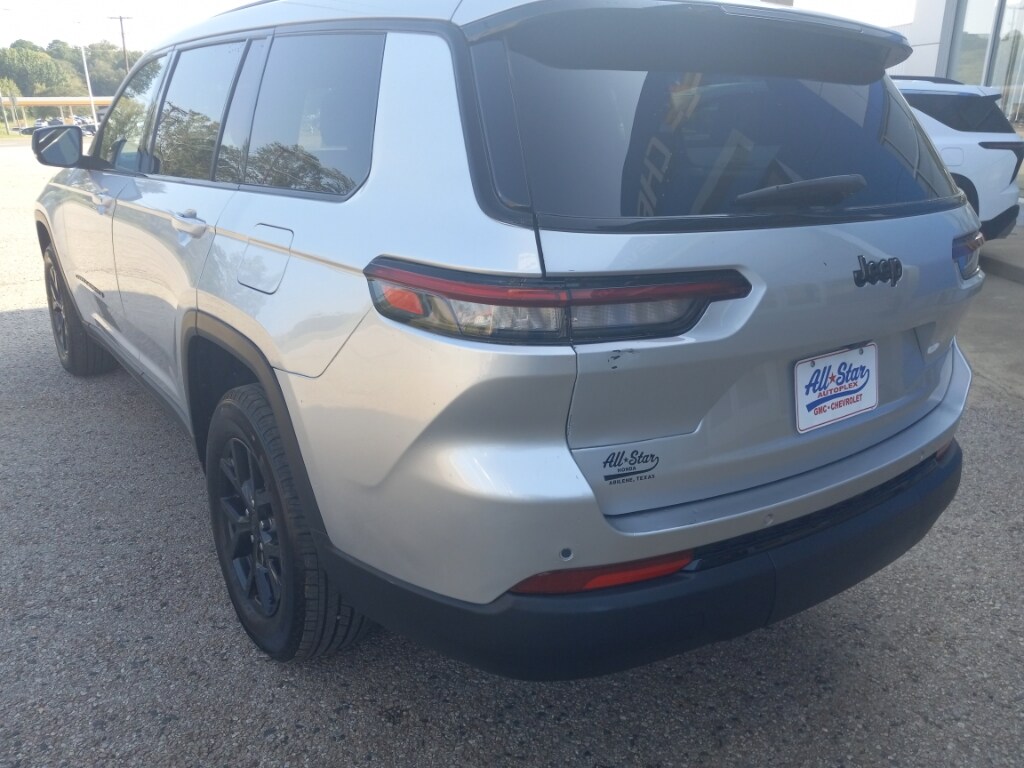 2024 Jeep Grand Cherokee Altitude photo 2