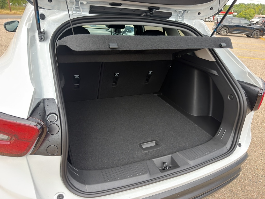 2026 Chevrolet Trax LT - Photo 10