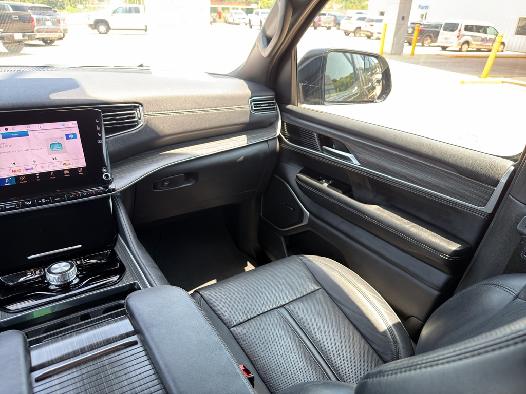 2024 Jeep Wagoneer L Series II - Photo 21