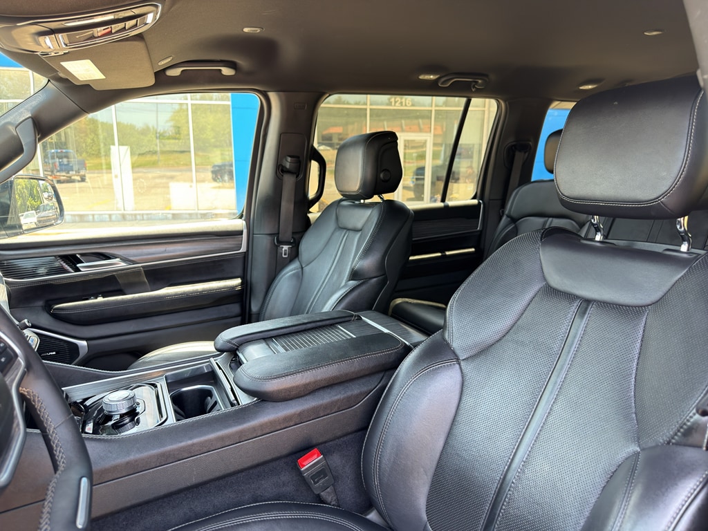 2024 Jeep Wagoneer L Series II - Photo 25